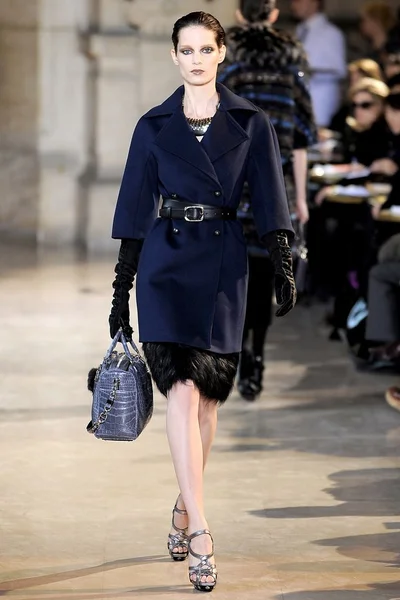 Look 15